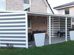 mit Sichtschutz + LED-Säulen